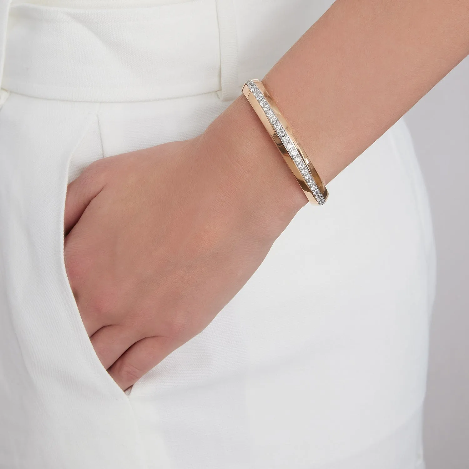 GRANT 18K GOLD AND DIAMOND ANGLED BANGLE BRACELET