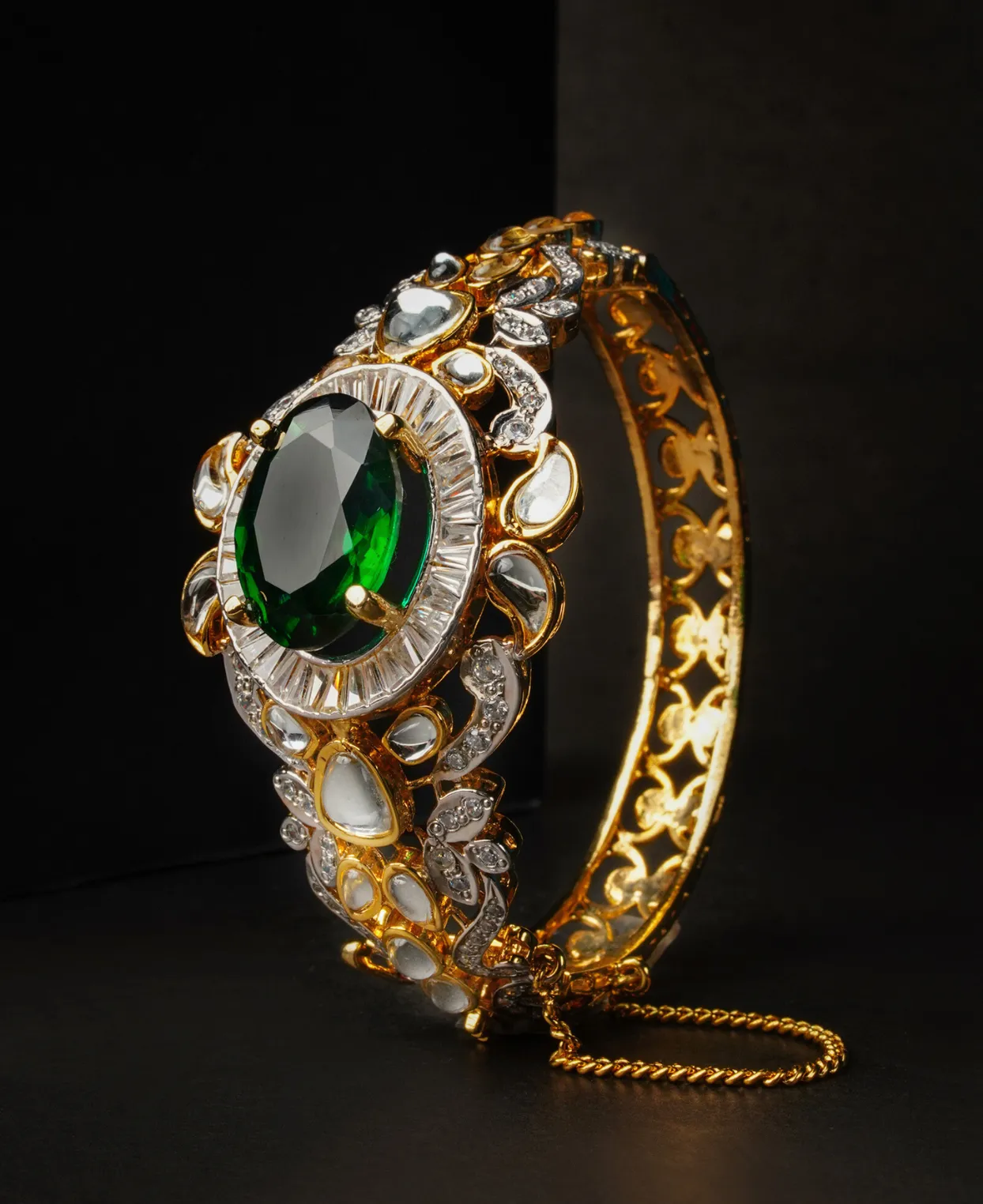 Green Crown Kara
