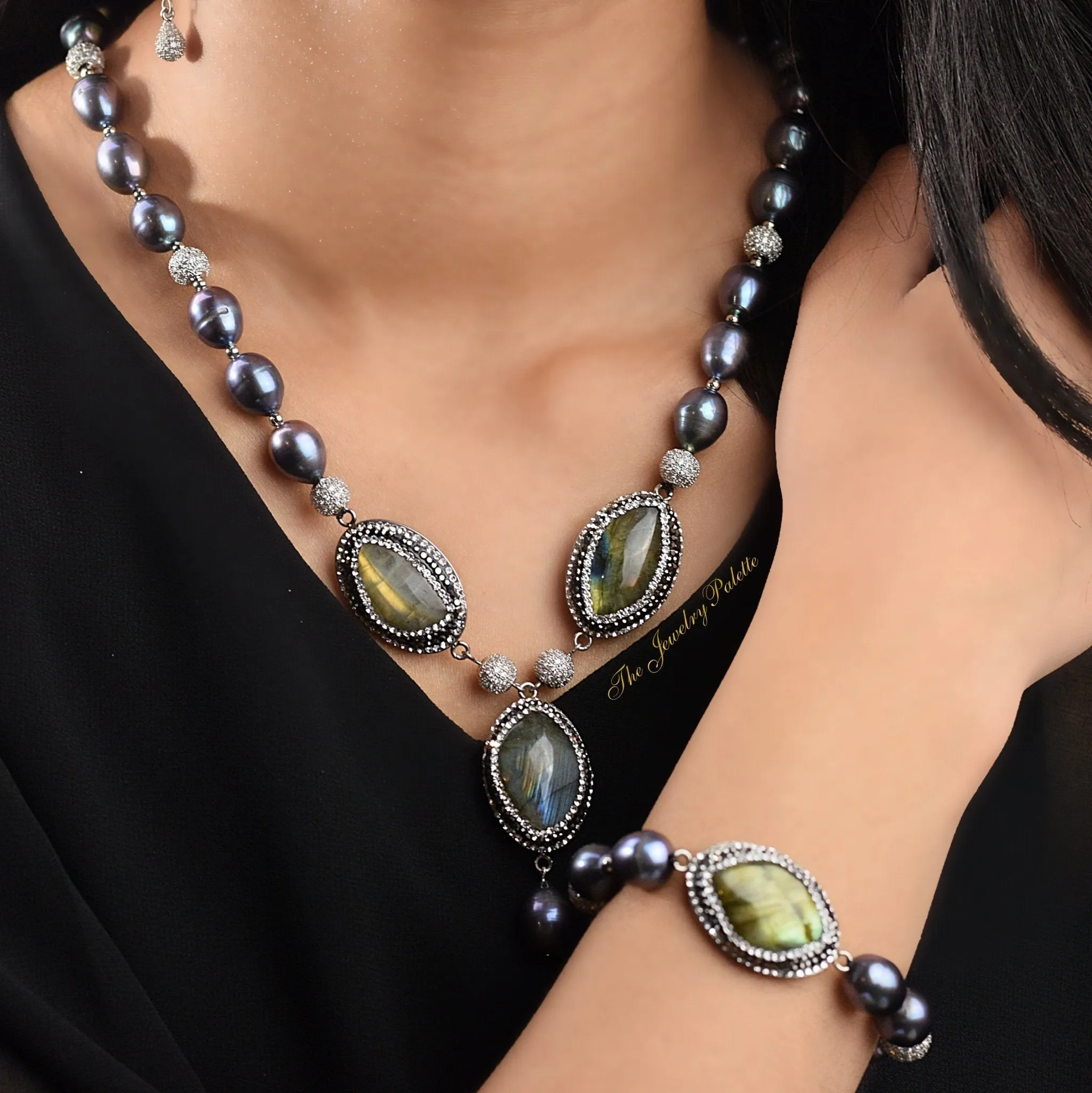 Nermin dark grey freshwater pearl and labradorite bracelet