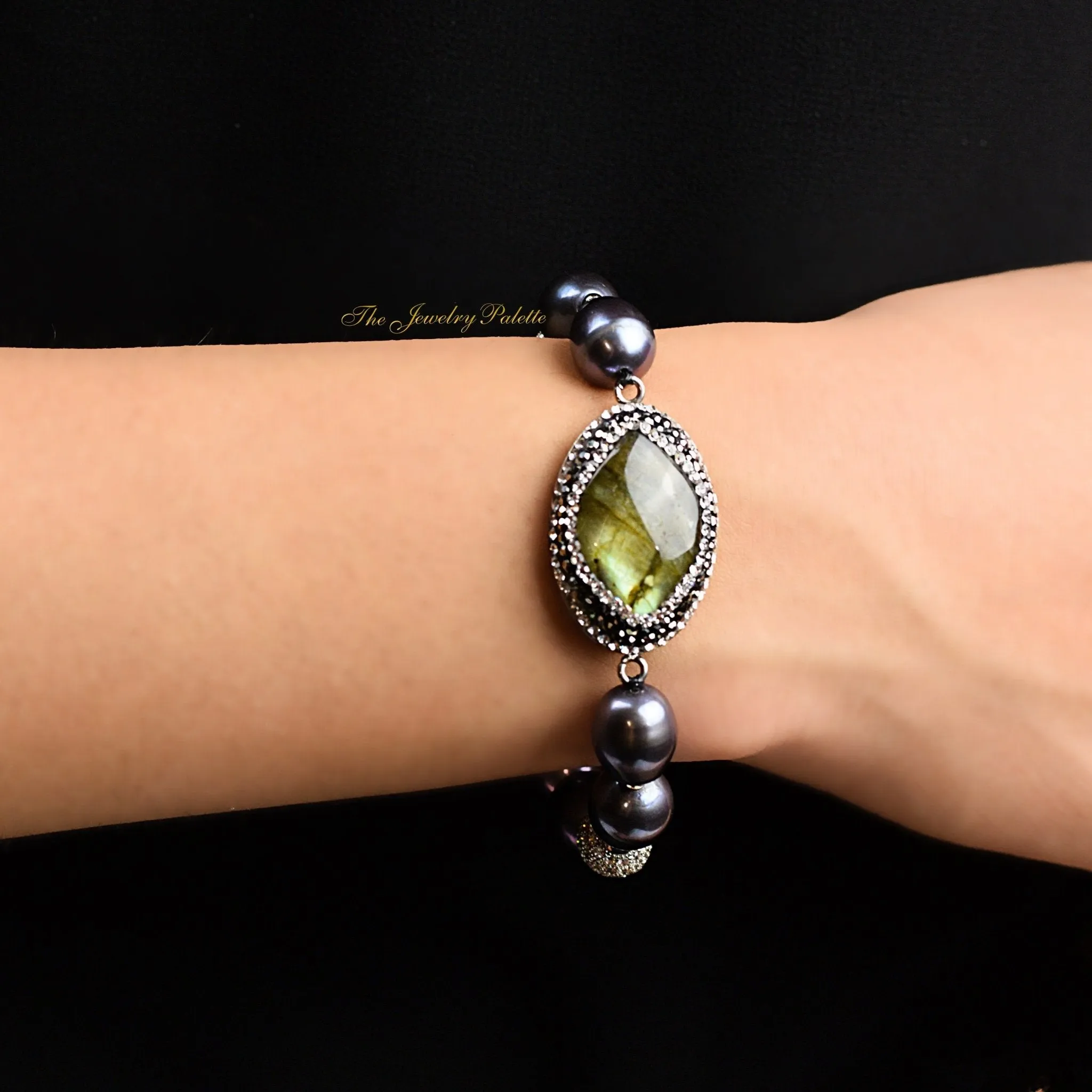 Nermin dark grey freshwater pearl and labradorite bracelet
